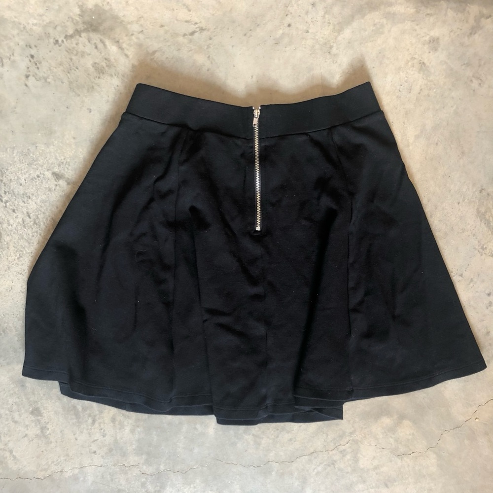 Black mini skirt with zipper - S